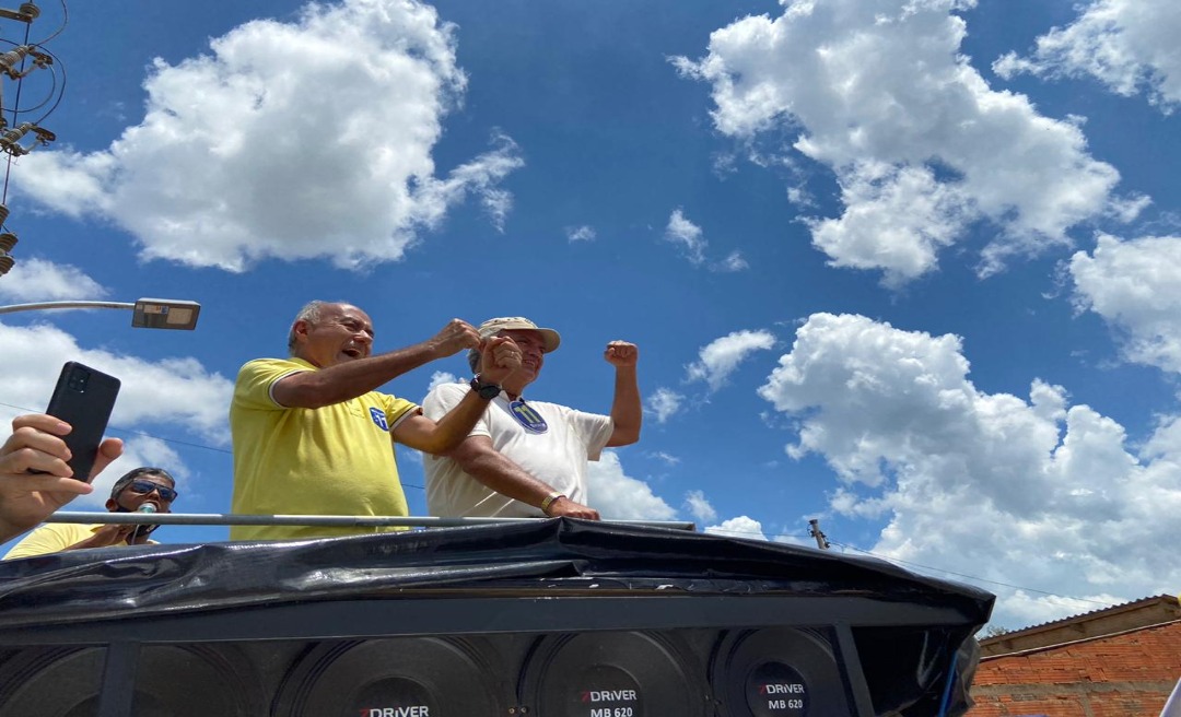 Com Mailza e Petecão, Bocalom faz carreata na Cidade do Povo